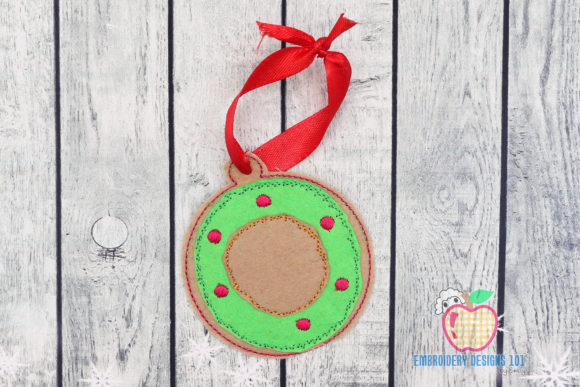 Review: Decorative Christmas Wreath Ornament